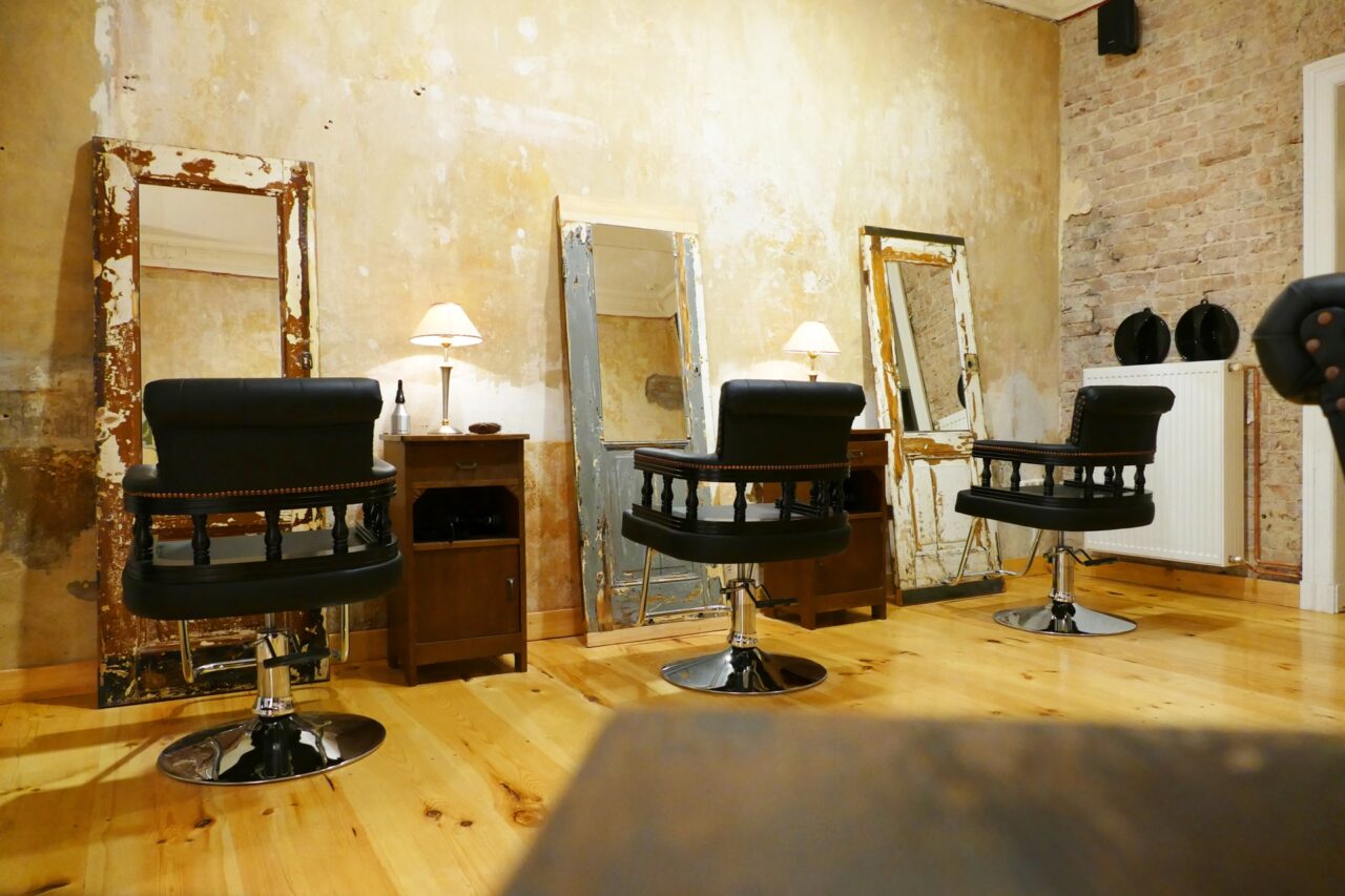 reclaimed wooden door mirrors hairstylist berlin