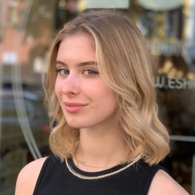 classic blonde waves with middle parting haircut eshk hair salon berlin