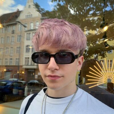 wavey dusty pink short haircut at eshk hair salon berlin