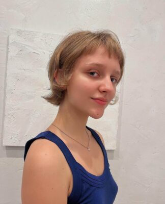 short blonde wavy bob haircut