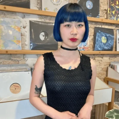 Blue hair color onelength bob haircut on asian hair by Yuka ESHK Moabit hairdresser Berlin