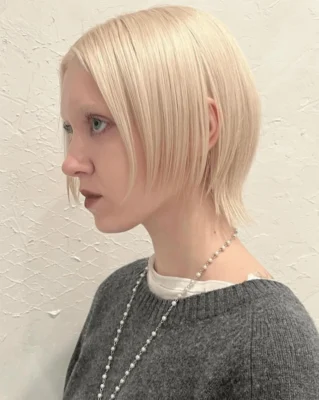 blonde short haircut middle parting by sayu eshk brooklyn hair salon